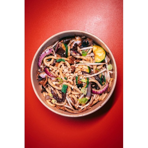 Makaron Udon z warzywami w sosie z czarnego pieprzu TOFU