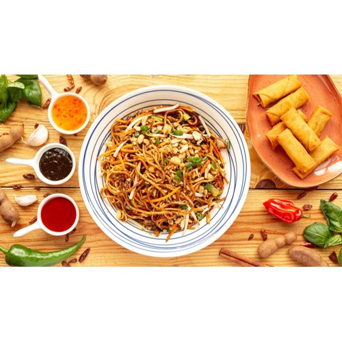 Chiński makaron z warzywami i kurczakiem