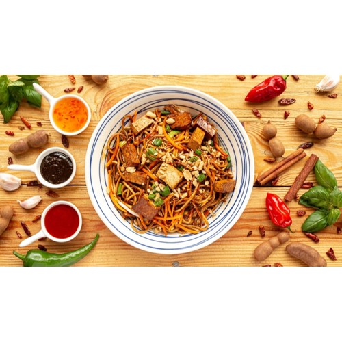Chiński makaron z warzywami i tofu