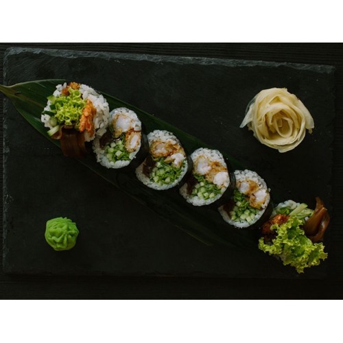 Futomaki z krewetkami w tempurze