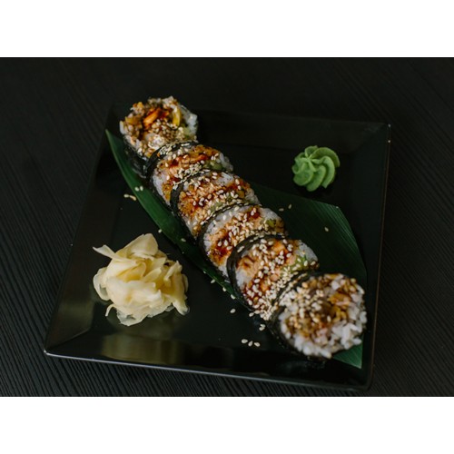 Futomaki z pieczonym łososiem