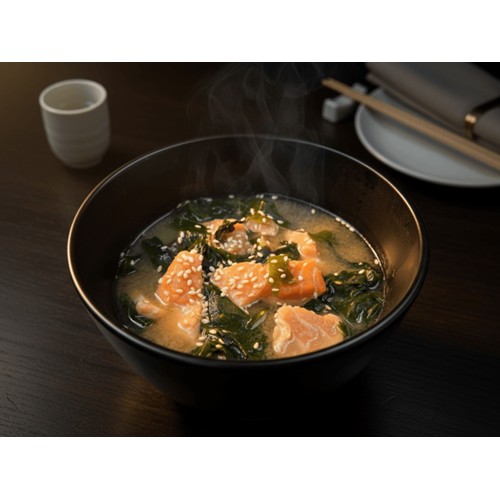 Zupa miso z łososiem