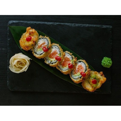 Rolka w tempurze z łososiem