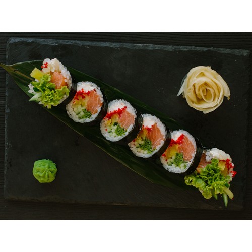 Futomaki z łososiem