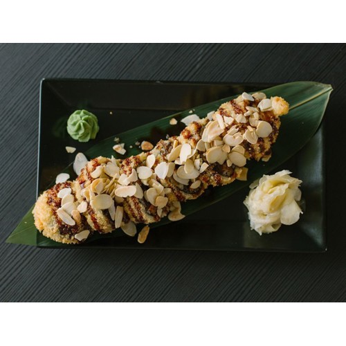 Rolka w tempurze z pieczonym łososiem