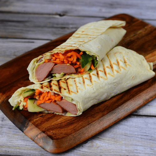 Hot dog w lawaszu z parówką