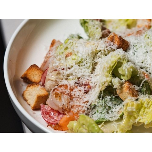 SAŁATKA CEZAR z krewetkami