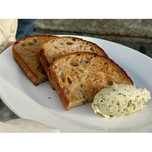 CHLEB Z UBITYM MASŁEM