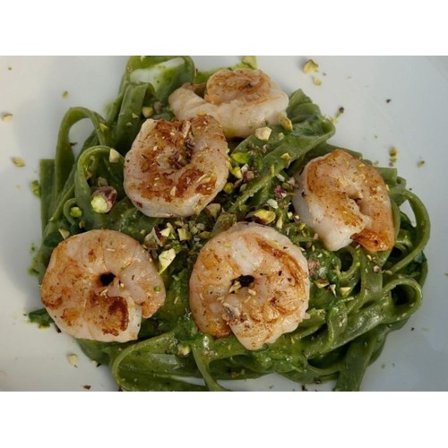 TAGLIATELLE Z KREWETKAMI I PESTO