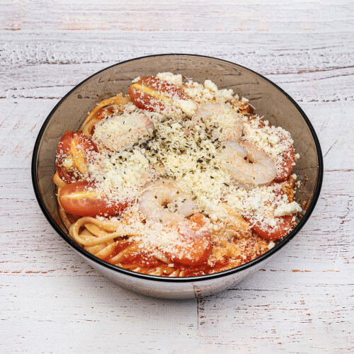 Makaron z krewetkami i pomidorkami na ostro