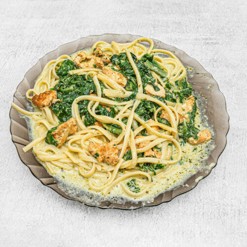 Makaron z kurczakiem, szpinakiem i śmietanką