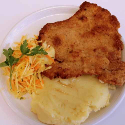 Zestaw kotlet schabowy 140g z purée ziemniaczanym 300g i kapustą