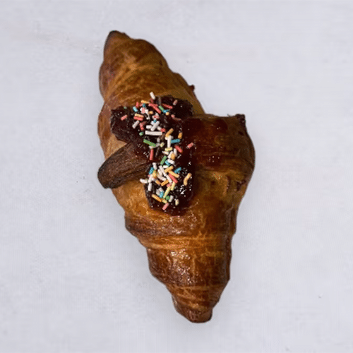 Croissant z dżemem truskawkowym 90g