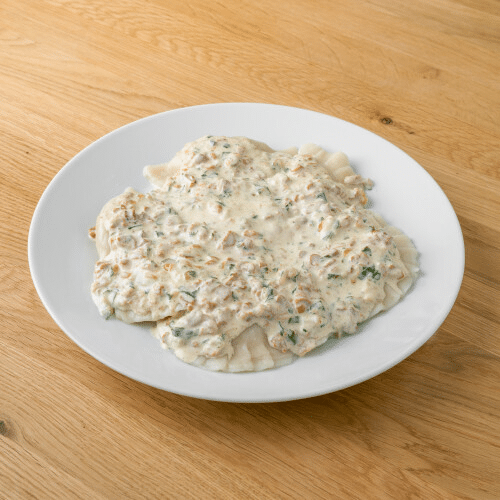 Pierogi z ziemniakami w sosie pieczarkowym 8 szt.