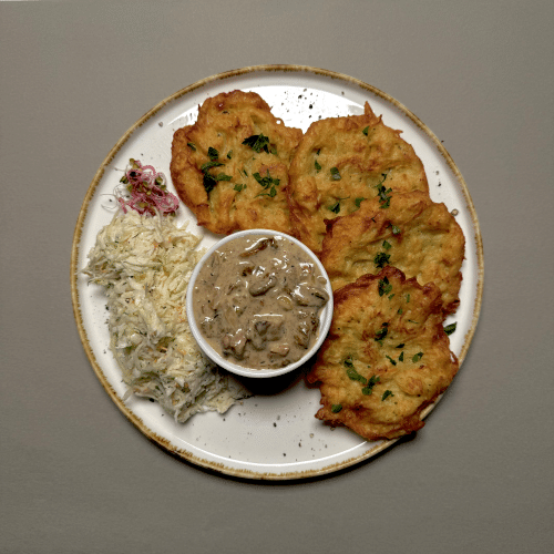 Placki ziemniaczane z sosem z grzybów leśnych