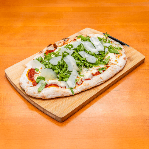 Pizza z serami i rukolą