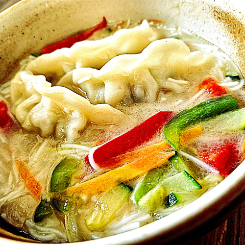 Zupa Gyoza Shiru z warzywami