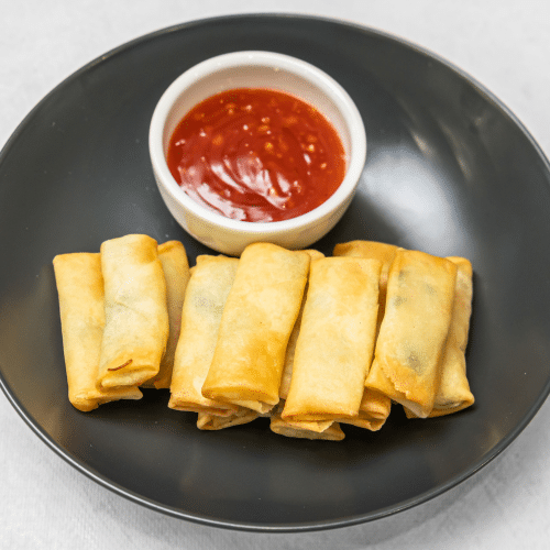 Sajgonki spring rolls z sosem słodkie chilli
